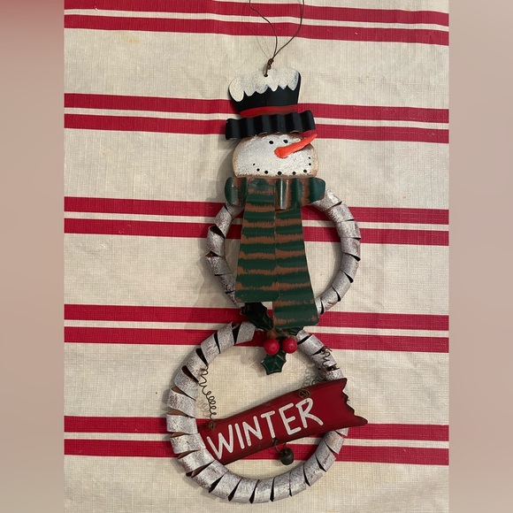 Adorable Winter decoration that hangs and Winter ❄️ Mug Set! ❤️🤍 - Picture 2 of 3